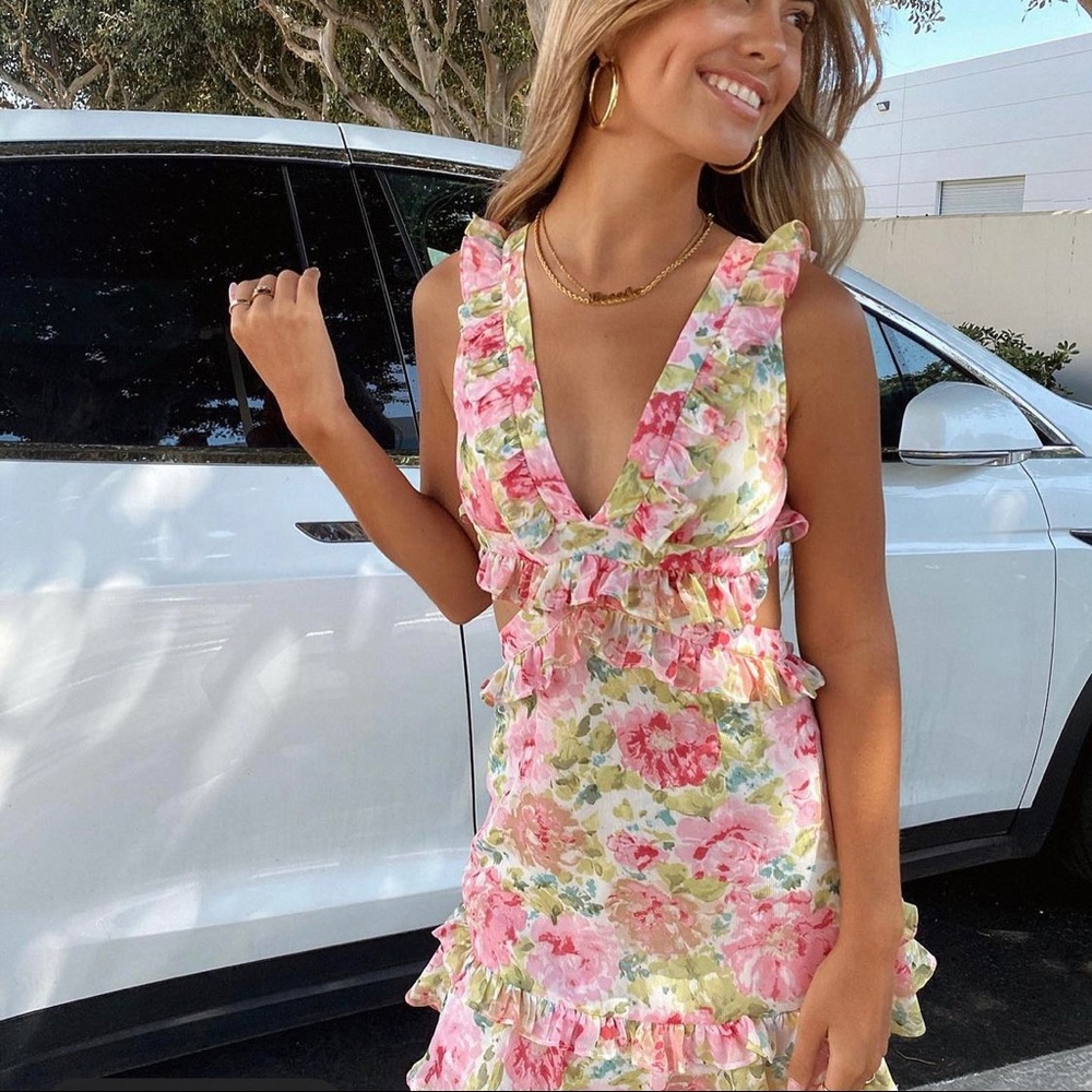 IN SEARCH OF THIS DRESS!!